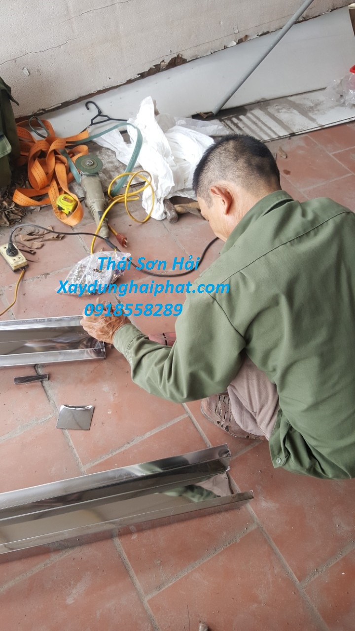 cong-ty-thi-cong-mang-xoi-inox-lap-dat-mang-xoi-inox-nha-dan-o-Ha-Noi-1