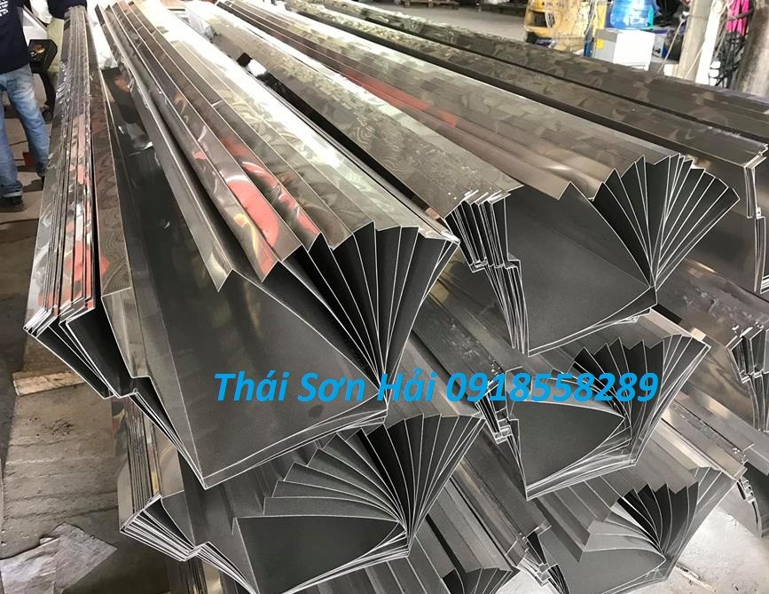cung-cap-lap-dat-tron-goi-mang-xoi-ton-inox-tai-cau-giay-gia-tot-nhat-3