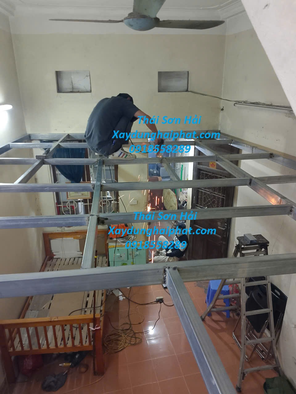 dat-lich-lam-gac-xep-tai-nha-lam-gac-lung-nha-o-Ha-Noi-1