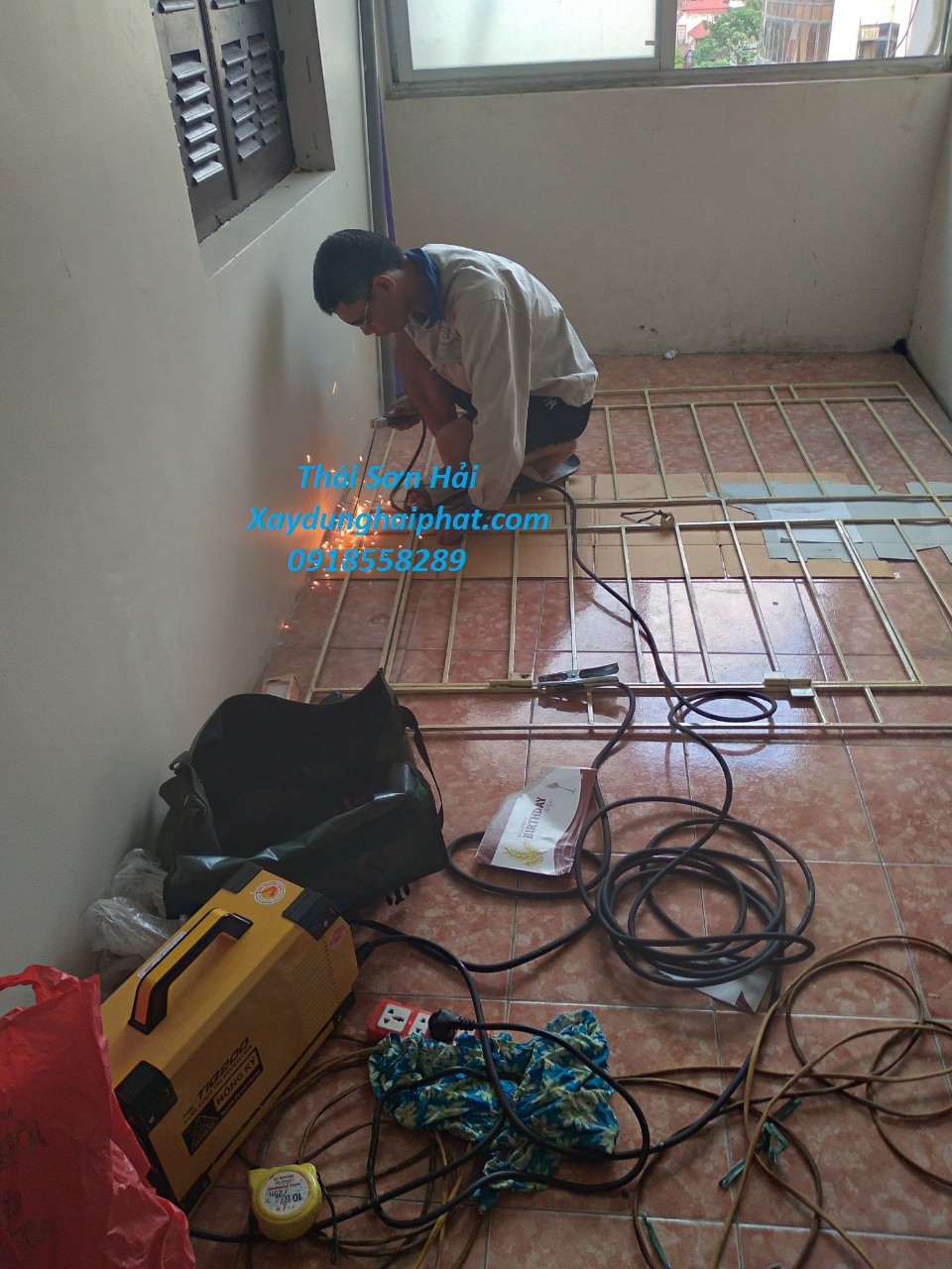 dia-chi-lam-chuong-cop-lam-khung-sat-bao-ve-ban-cong-tai-hoang-mai-2