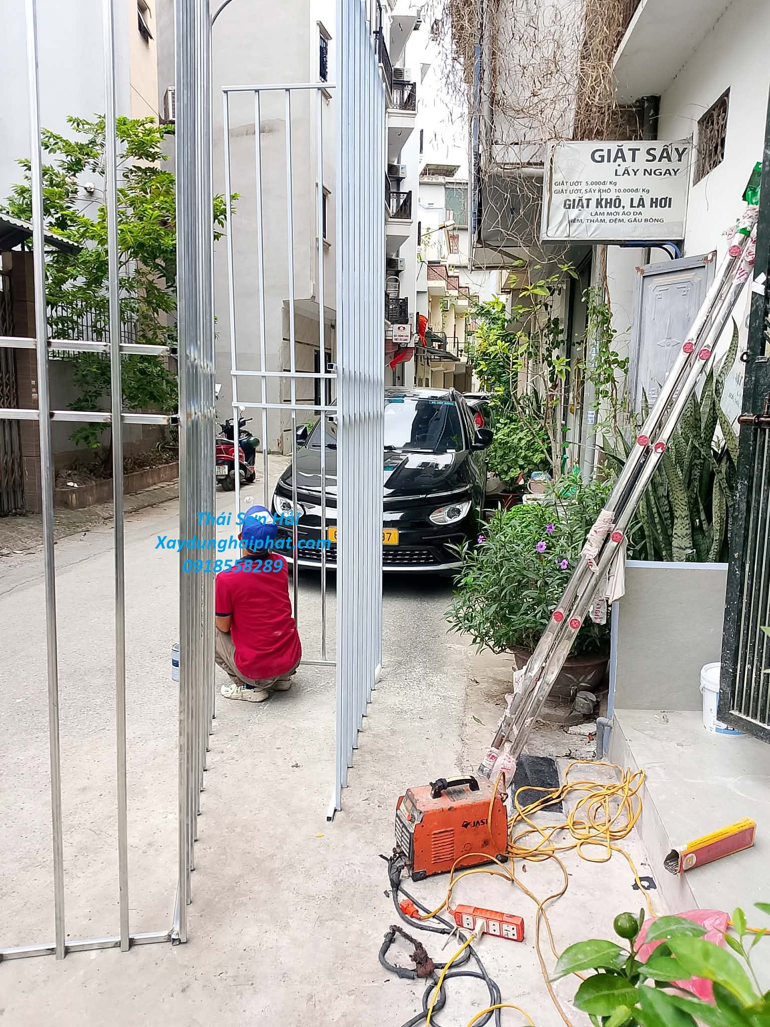 dia-chi-lam-chuong-cop-sat-ban-cong-uy-tin-thay-chuong-cop-sat-cu-Ha-Noi-5