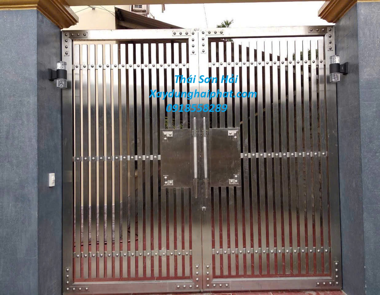 dia-chi-lam-cua-cong-sat-inox-gia-re-o-HN-6