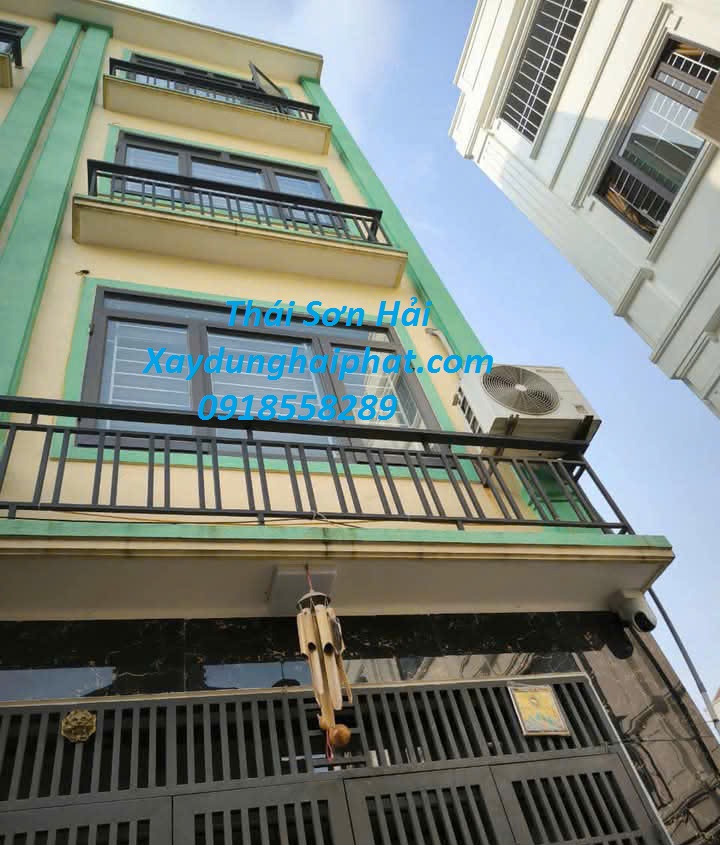 dich-vu-bao-gia-lan-can-sat-cau-thang-sat-o-Hoang-Mai-HN-6