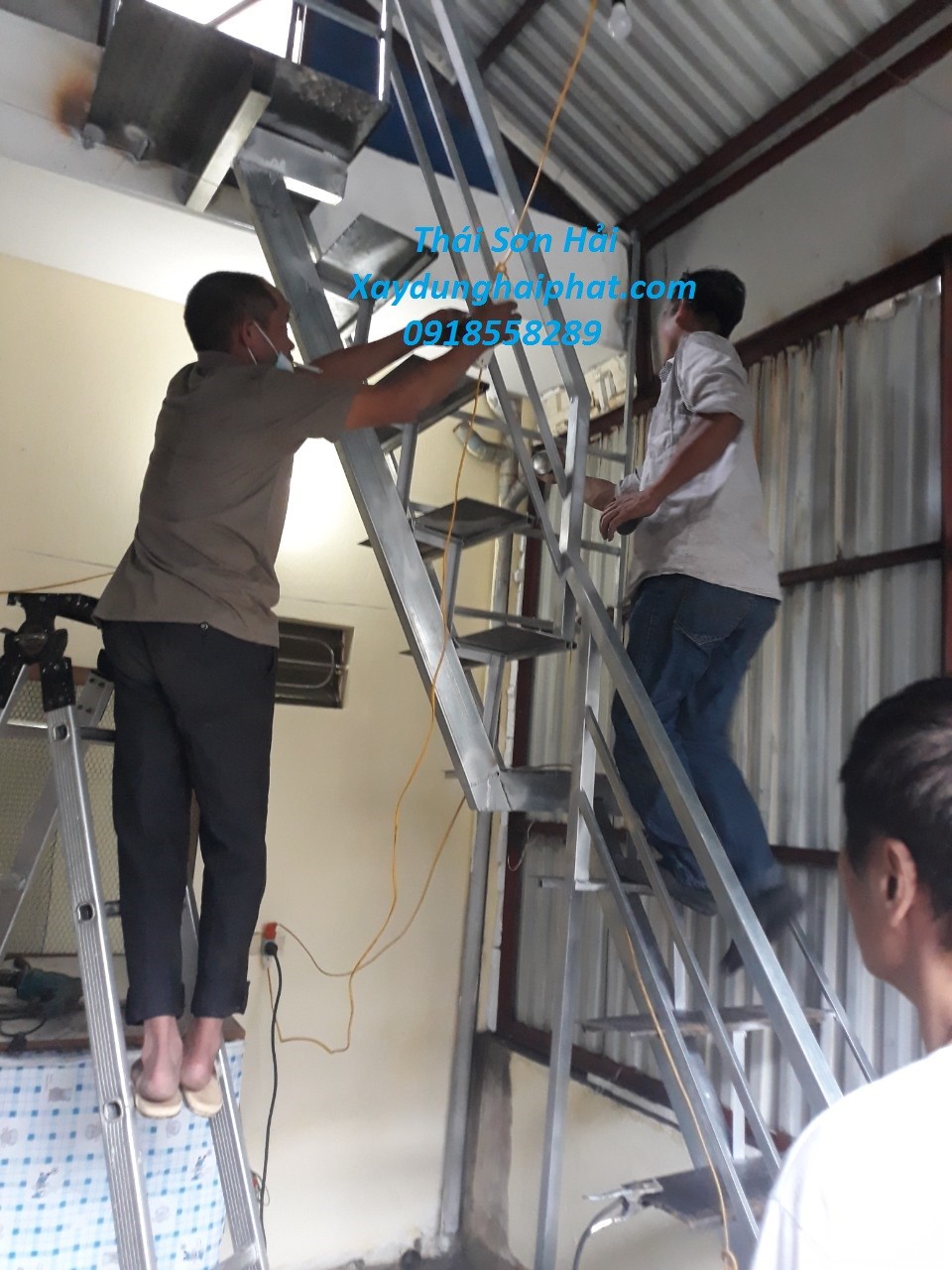 dich-vu-lam-cau-thang-inox-lam-cau-thang-ngoai-troi-gia-re-o-hn-1