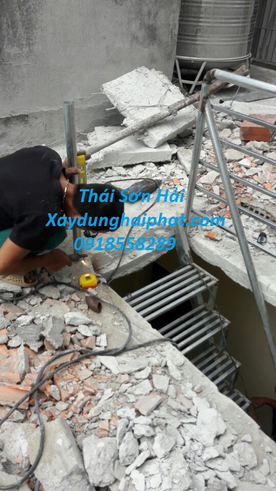 dich-vu-lam-cau-thang-inox-lam-cau-thang-ngoai-troi-gia-re-o-hn-4