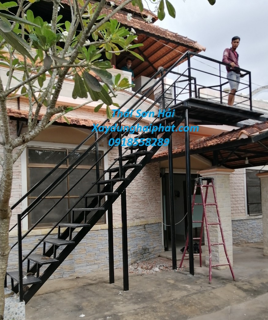 dich-vu-lam-cau-thang-inox-lam-cau-thang-ngoai-troi-gia-re-o-hn-6