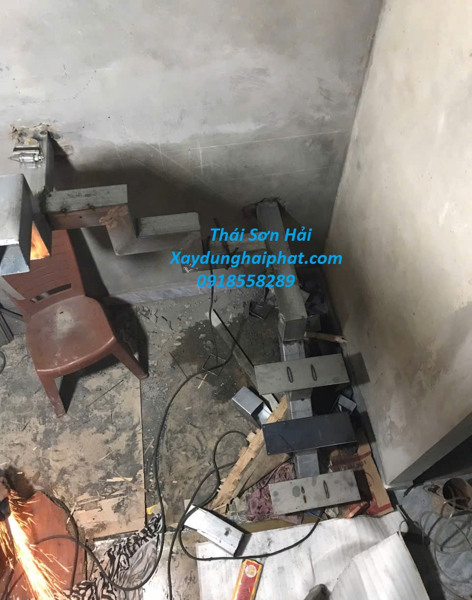 dich-vu-lam-cau-thang-sat-tron-goi-o-Ha-Noi-chuyen-nghiep-5