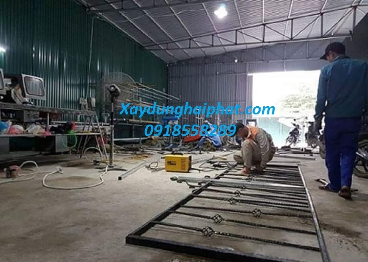 dich-vu-lam-cua-sat-gia-re-lam-cong-sat-ha-noi-4
