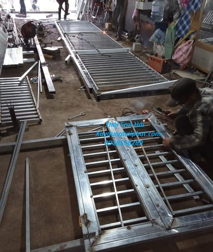 dich-vu-lam-cua-sat-lam-cua-inox-tai-ha-noi-gia-re-nhat-4