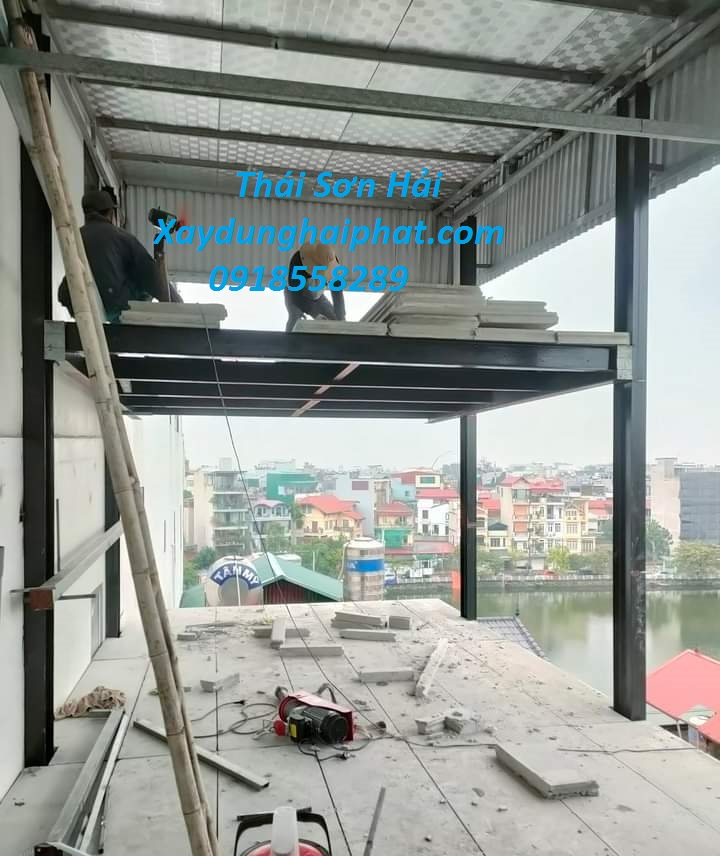 dich-vu-lam-gac-xep-sat-uy-tin-thi-cong-gac-lung-tai-nha-o-HN-4