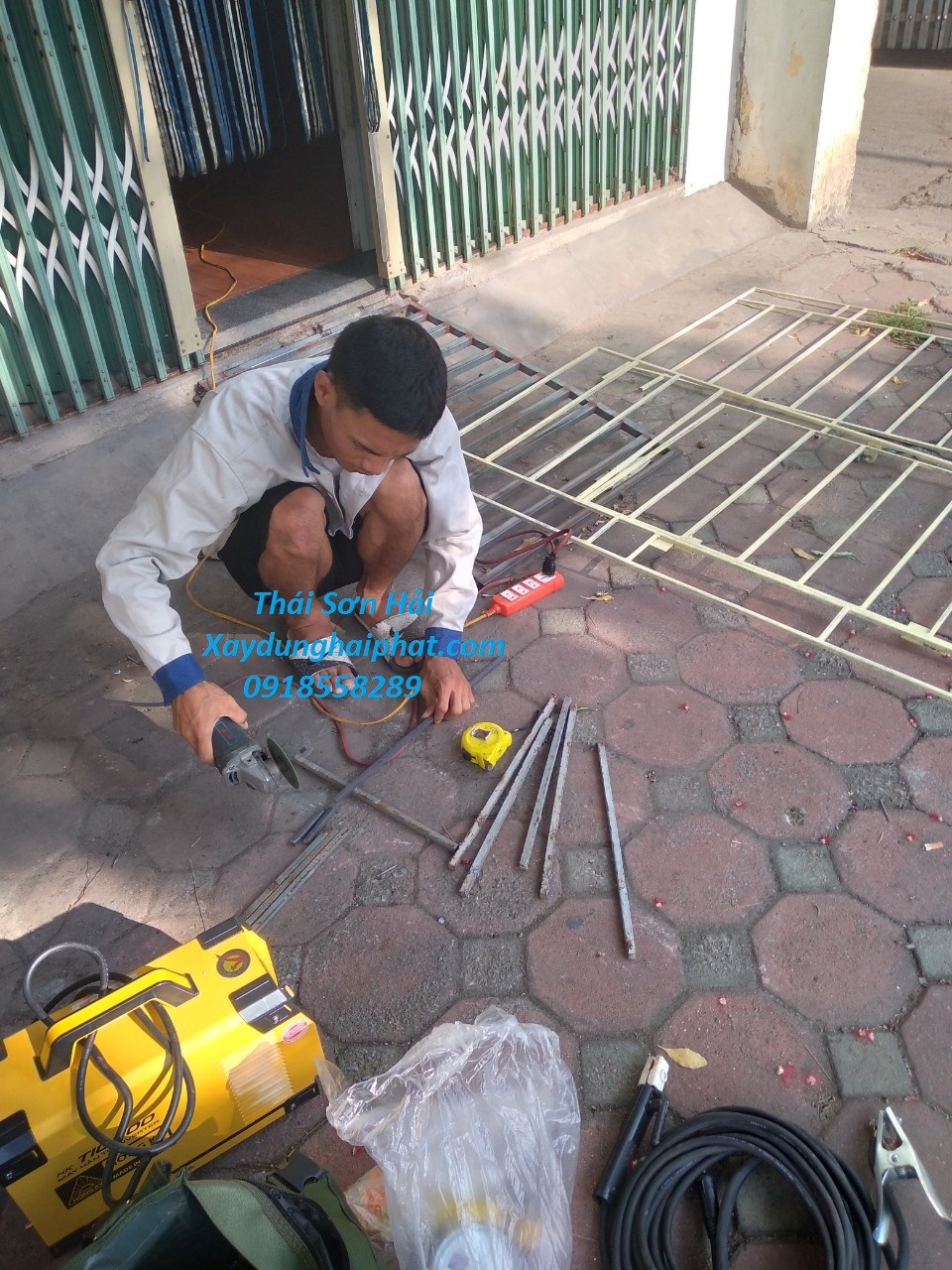dich-vu-lam-hang-rao-sat-lam-hang-rao-chuong-cop-o-ha-noi-gia-re-1