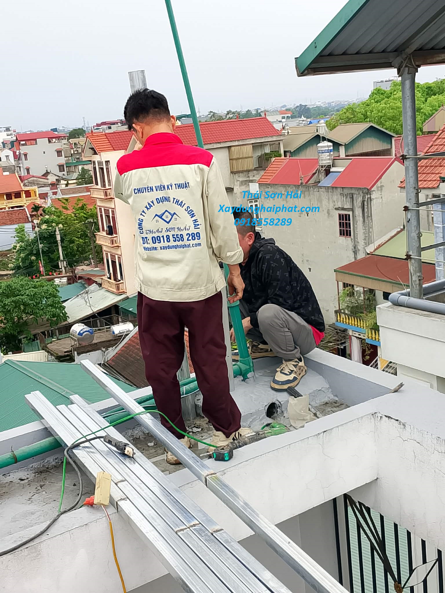dich-vu-lam-khung-bao-ve-cua-sat-mai-ton-tai-Hoang-Mai-HN-1