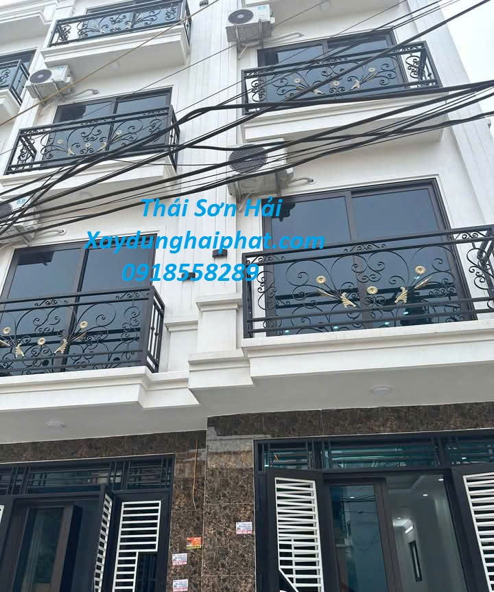 dich-vu-lam-lan-can-sat-gia-re-khung-sat-ban-cong-co-cua-mo-o-HN-4