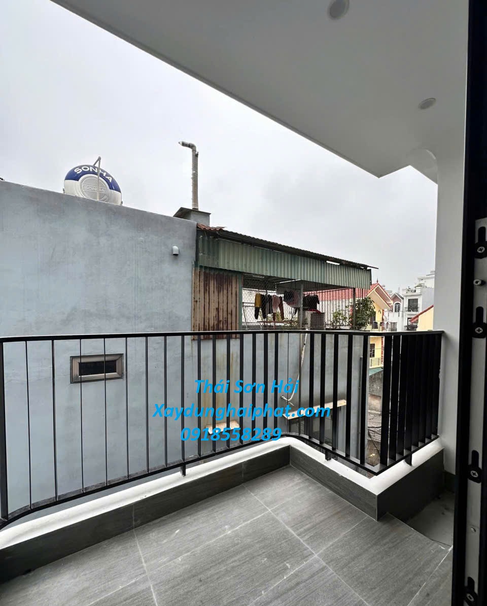 dich-vu-lam-lan-can-sat-gia-re-khung-sat-ban-cong-co-cua-mo-o-HN-6