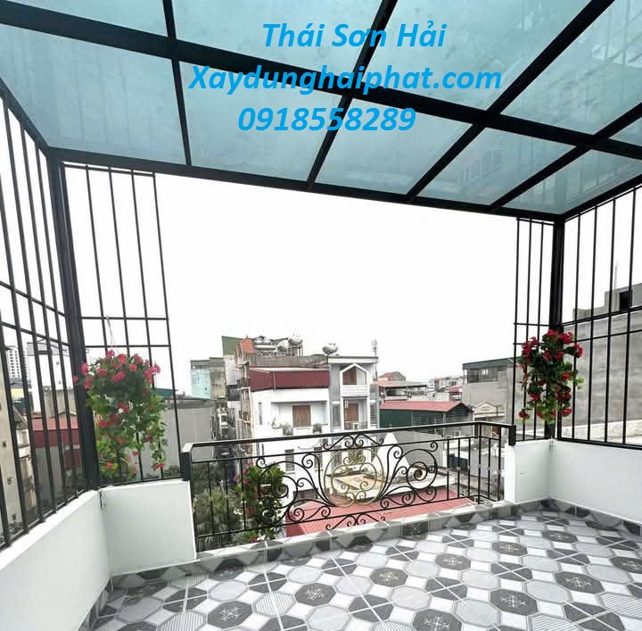 dich-vu-lam-mai-nhua-lam-mai-che-poly-dep-cho-san-thuong-o-HN-5