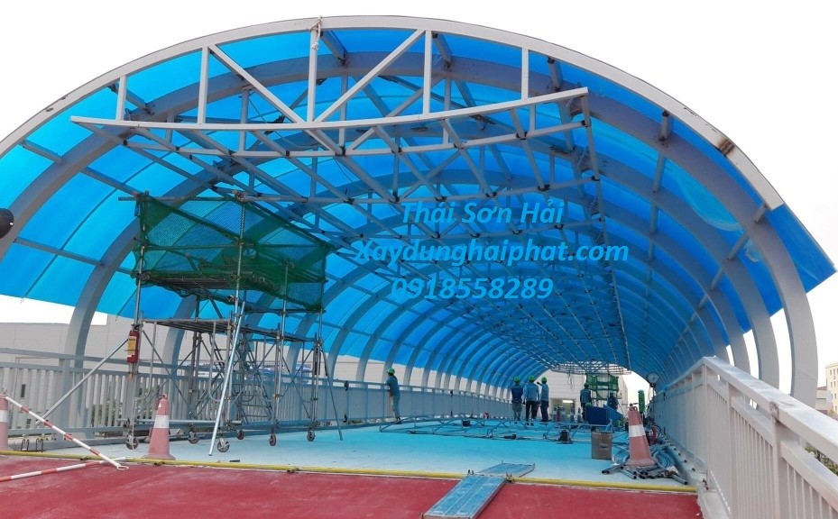 dich-vu-lam-mai-nhua-poly-cung-cap-tam-lop-lay-sang-o-ha-noi-gia-tot-nhat-3