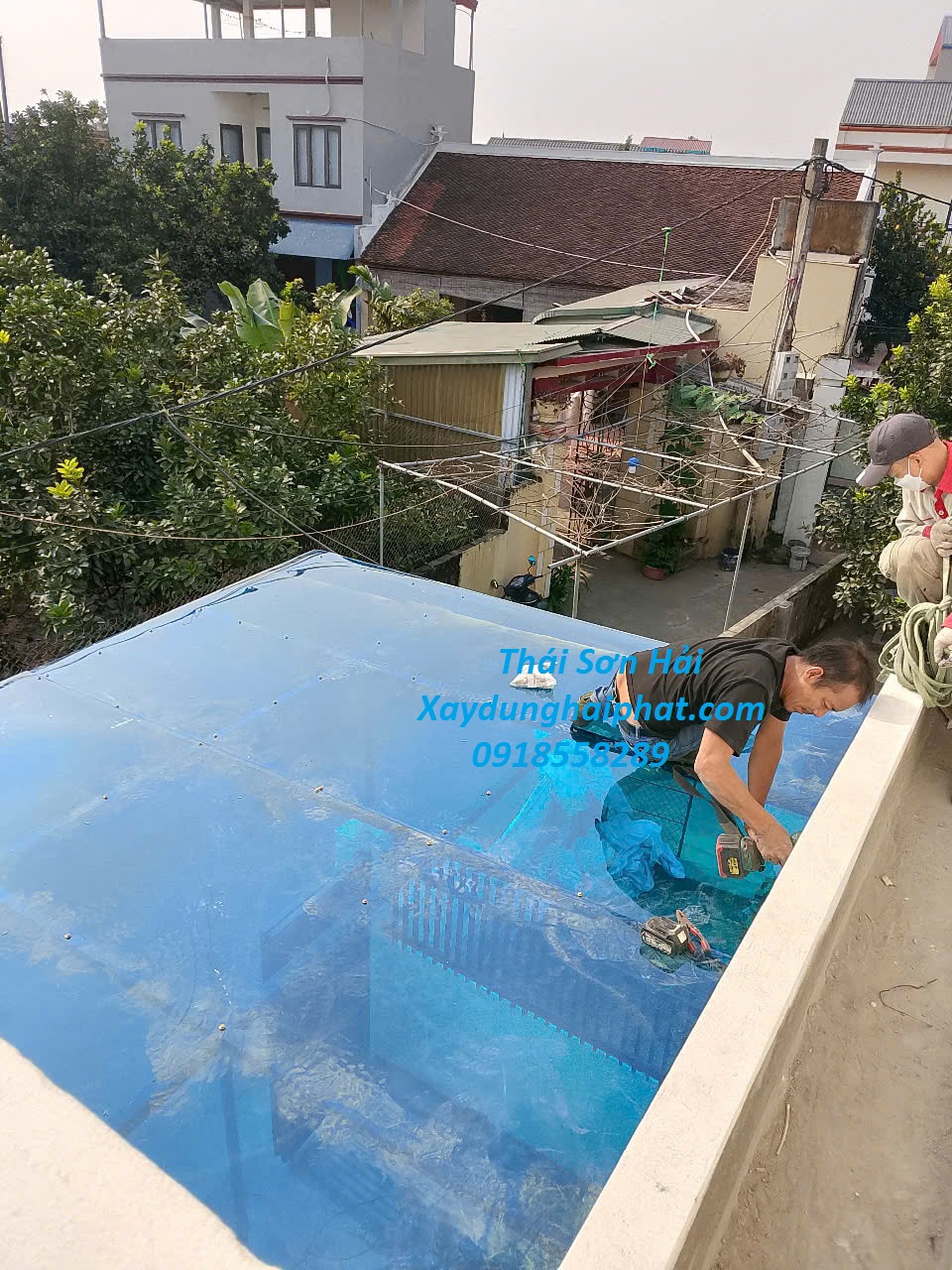 dich-vu-lam-mai-poly-chat-luong-lam-mai-nhua-ben-vung-o-hn-2