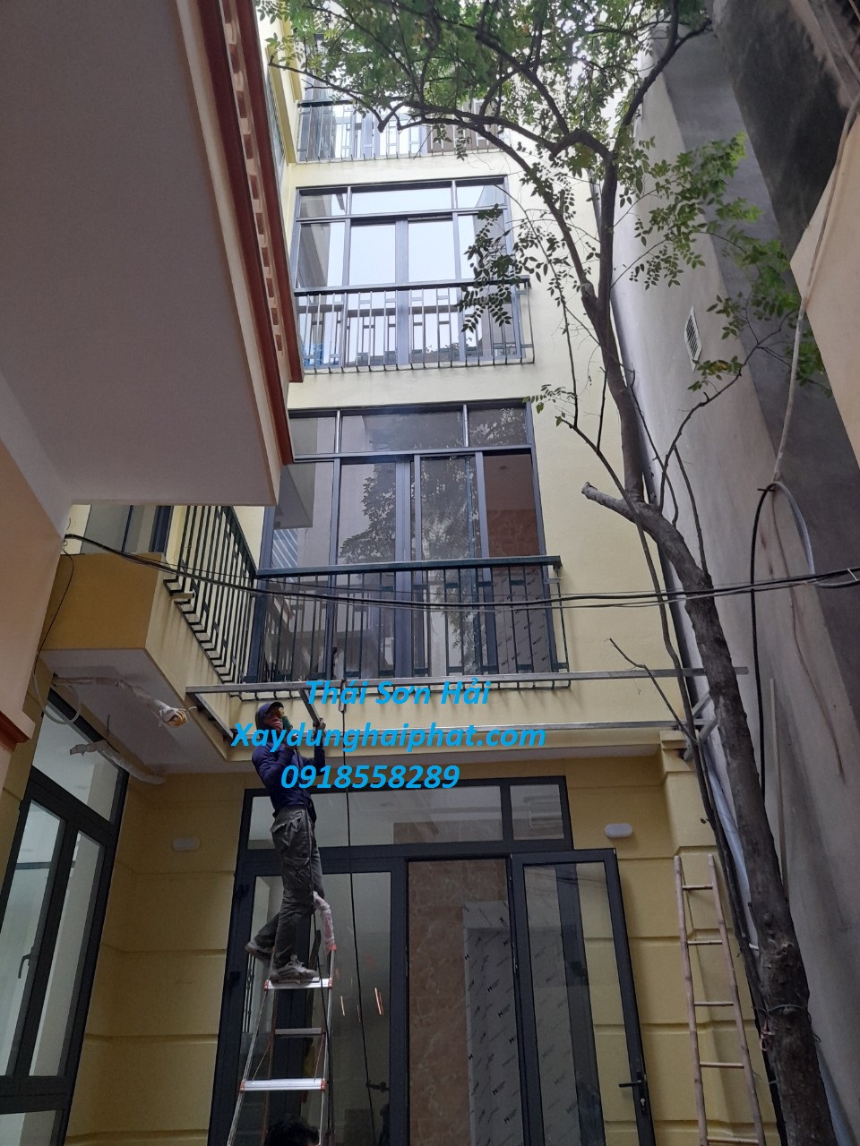 dich-vu-lam-mai-poly-chat-luong-lam-mai-nhua-ben-vung-o-hn-3