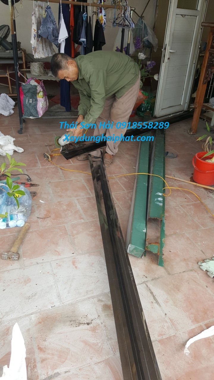 dich-vu-lam-mang-xoi-inox-sua-chua-thay-lap-mang-xoi-inox-tai-cau-giay-5