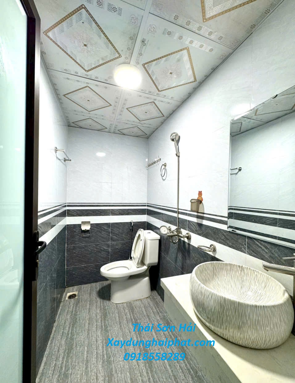 dich-vu-lat-nen-chong-tham-nen-nha-tam-hieu-qua-o-HN-3