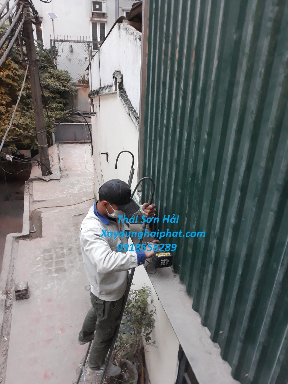 dich-vu-lop-mai-ton-chat-luong-thi-cong-mai-ton-san-thuong-gia-dinh-o-hn-2