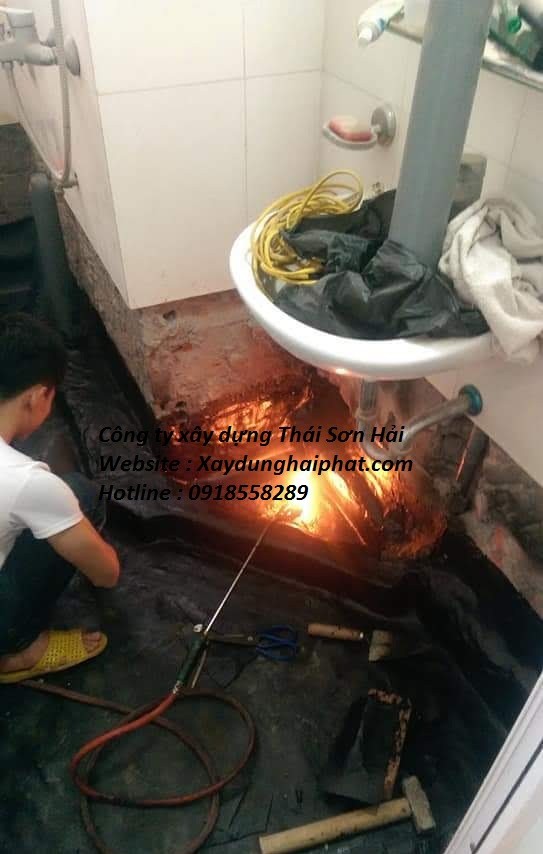 dich-vu-sua-chua-toilet-chong-tham-wc-quan-hai-ba-trung-gia-re-2