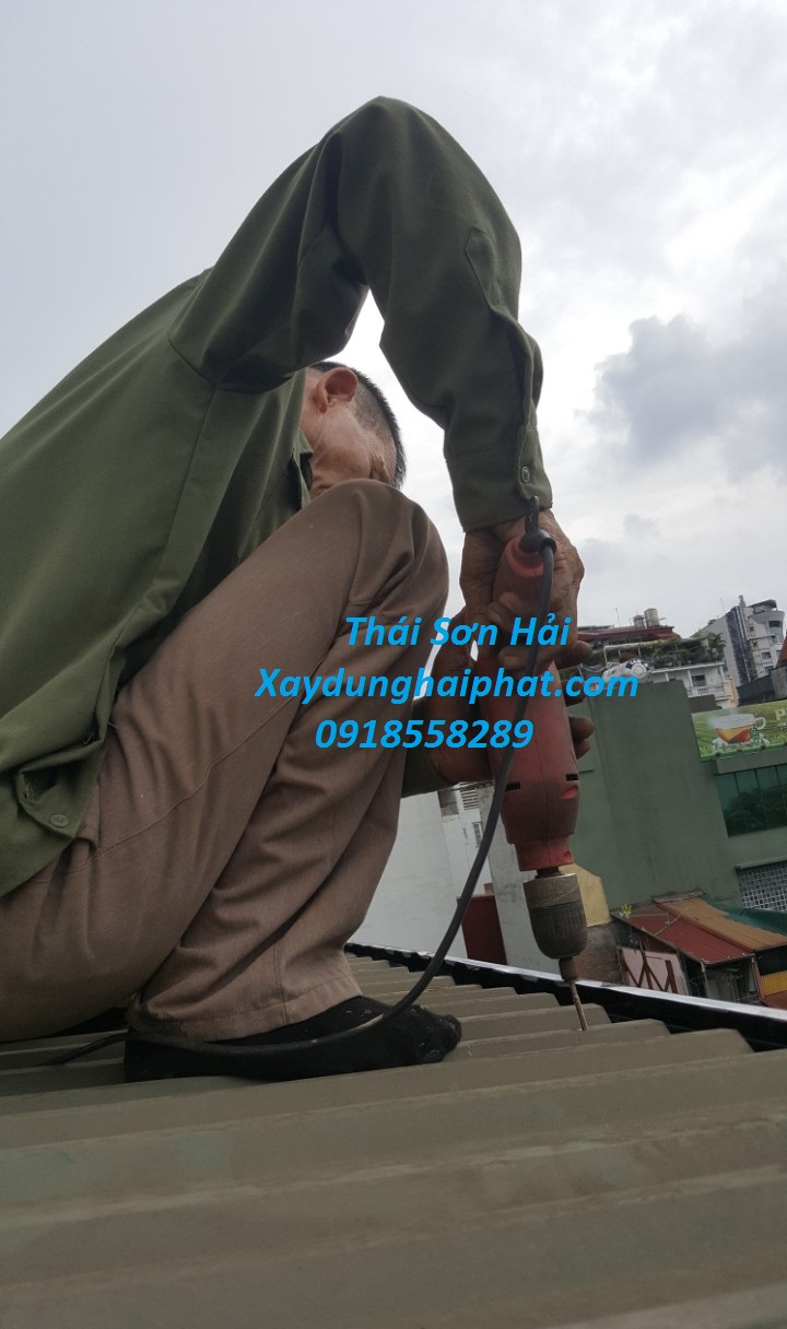 dich-vu-sua-mai-ton-tai-nha-chong-tham-dot-mai-ton-nha-dan-tai-HN-5