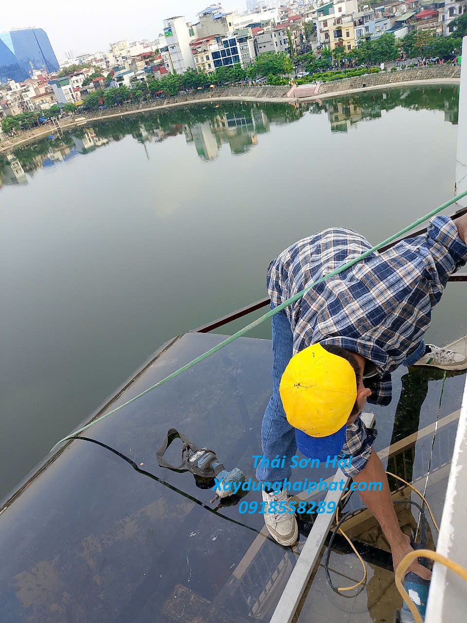 dich-vu-thay-mai-poly-uy-tin-lam-mai-nhua-lay-sang-Ha-Noi-5