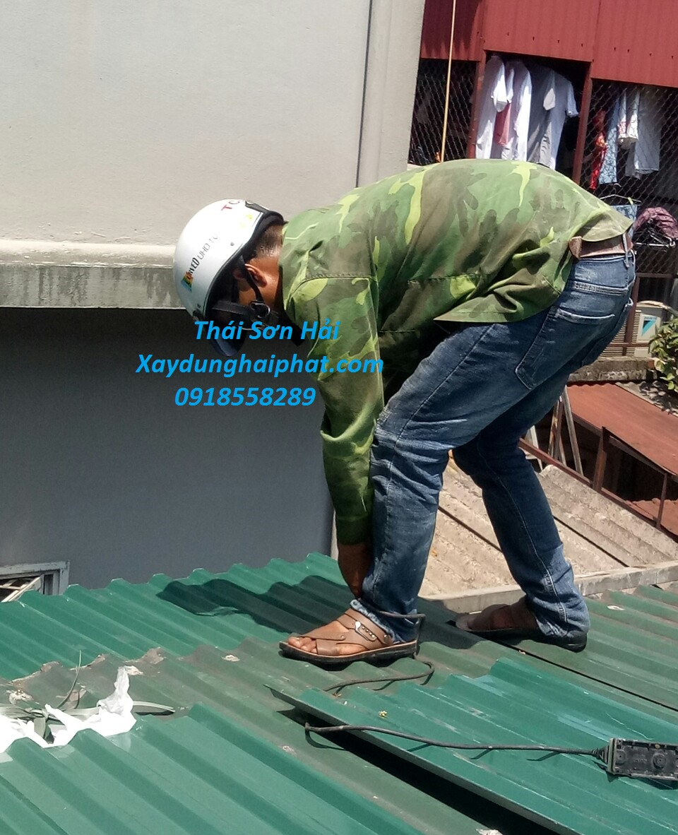 dich-vu-thay-ton-mai-cu-thay-mai-ton-cho-nha-dan-o-Ha-Noi-3