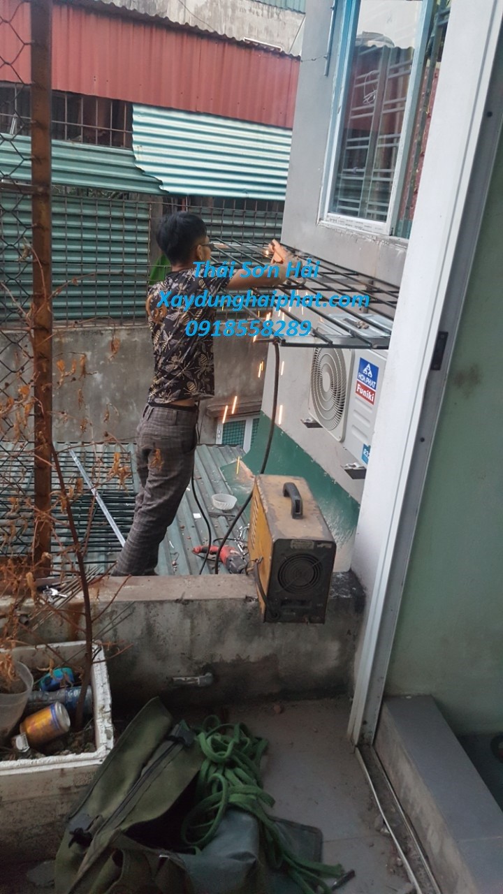 dich-vu-thi-cong-khung-sat-chuong-cop-lam-long-sat-cho-san-thuong-tai-hn-3