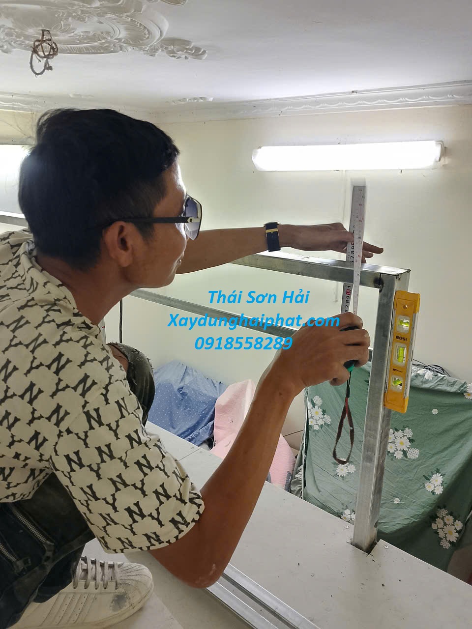 dich-vu-thi-cong-lam-gac-lung-sat-ben-dep-o-HN-1