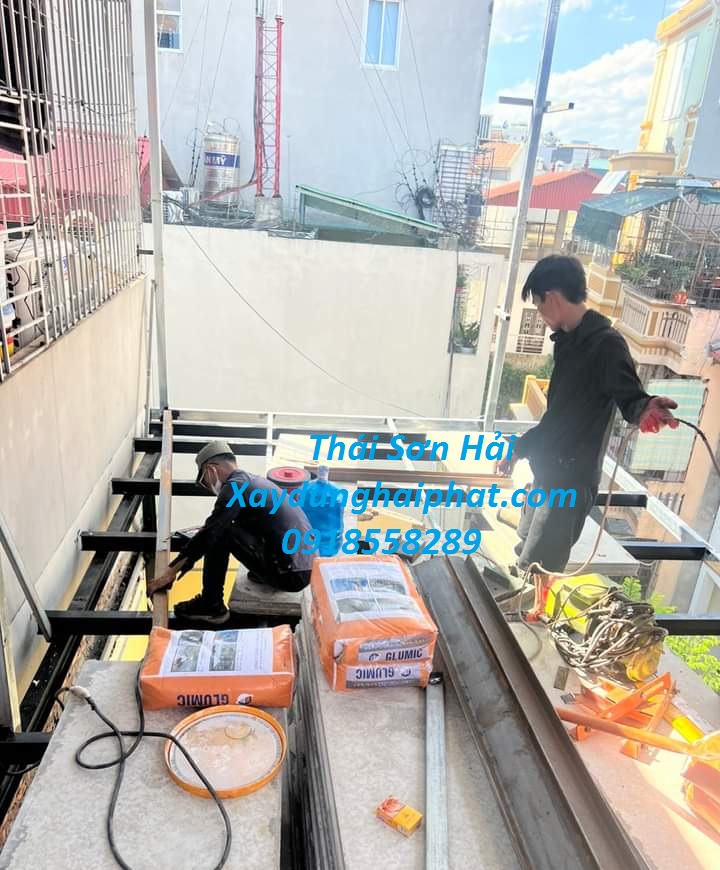 dich-vu-thi-cong-lam-gac-lung-sat-ben-dep-o-HN-2