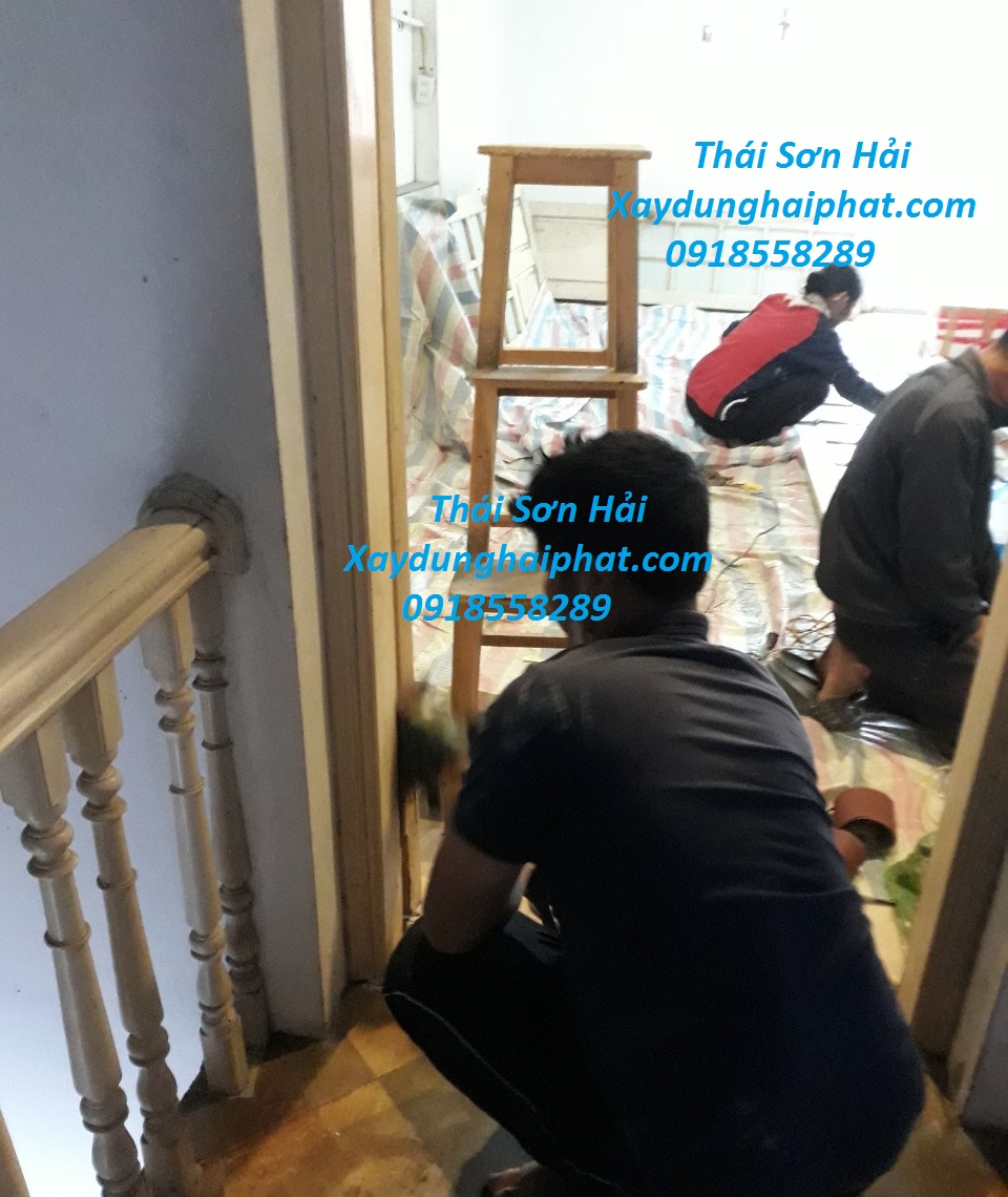 dich-vu-tho-son-cua-go-son-do-go-tai-nha-Ha-Noi-3
