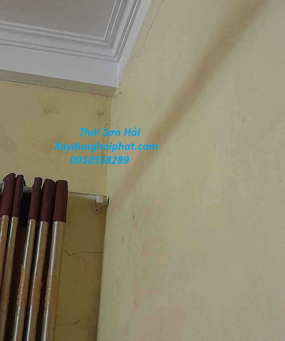 dich-vu-tho-sua-tuong-nut-chong-tham-nut-tuong-tai-tay-ho-hn-1