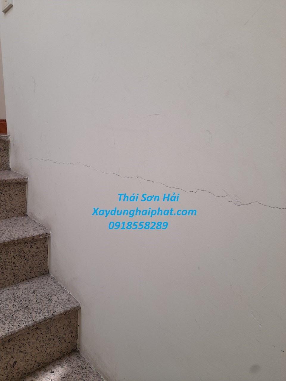 dich-vu-tho-sua-tuong-nut-chong-tham-nut-tuong-tai-tay-ho-hn-3
