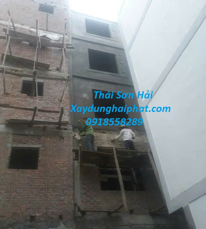 dich-vu-trat-tuong-cai-tao-tuong-nha-cu-bi-tham-o-HN-3