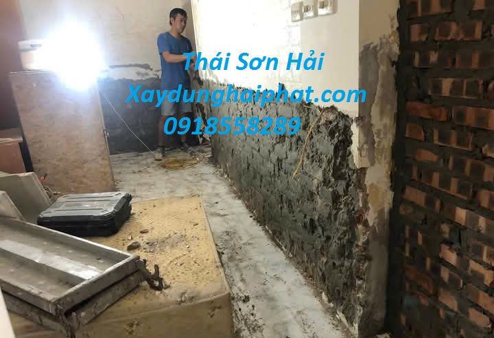 doc-trat-nha-cu-cai-tao-nha-o-cu-xuong-cap-o-HN-4