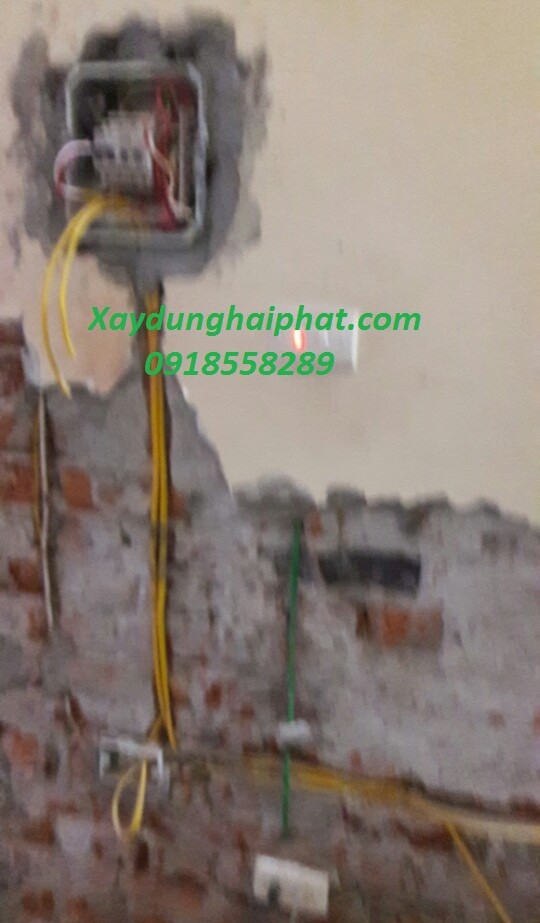 doc-trat-tuong-op-lat-chong-tham-nha-o-quan-ha-dong-gia-re-4
