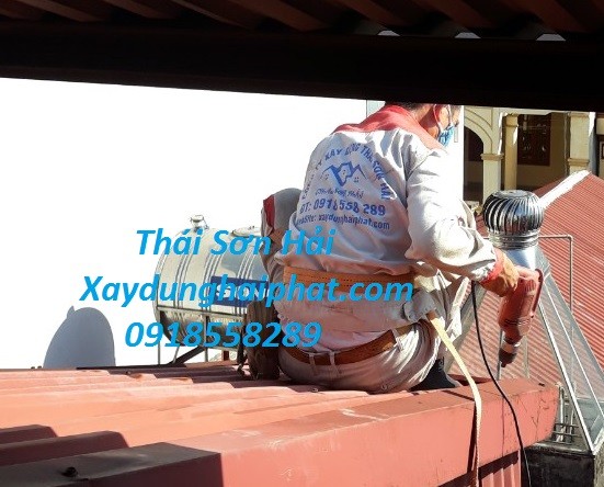 doi-ngu-tho-lop-mai-ton-thi-cong-mai-ton-gia-re-o-12-quan-ha-noi-1