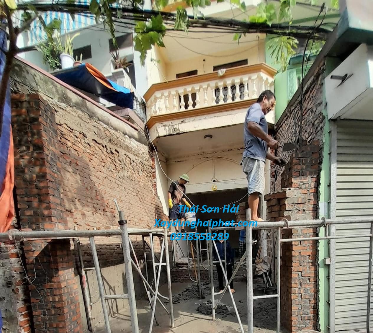 doi-ngu-tho-trat-op-lat-cai-tao-nha-pho-tai-Ha-Noi-5