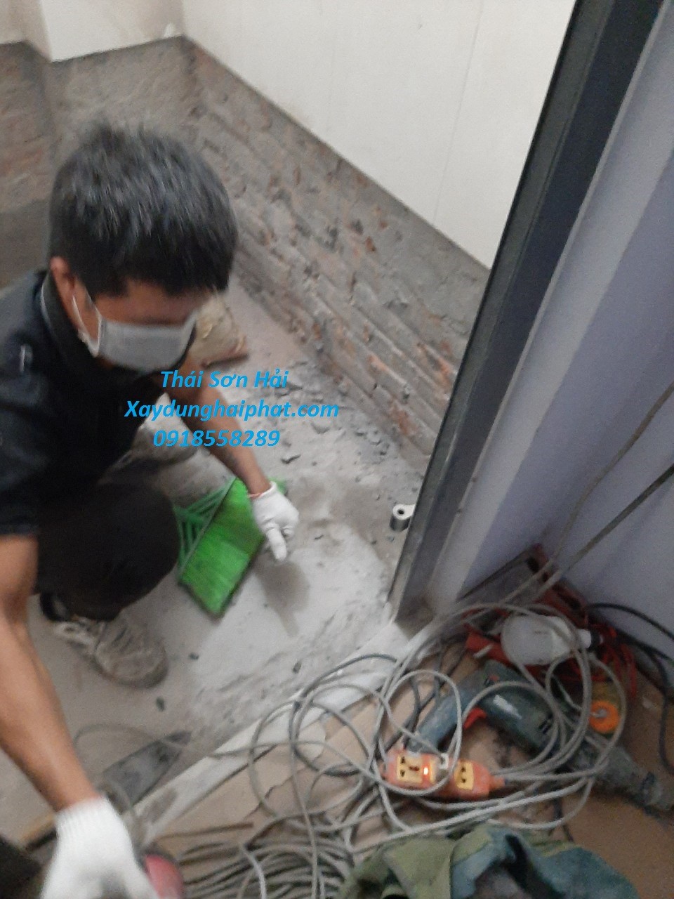 doi-tho-cai-tao-nha-ve-sinh-cu-chong-tham-nha-tam-gia-re-o-hn-2