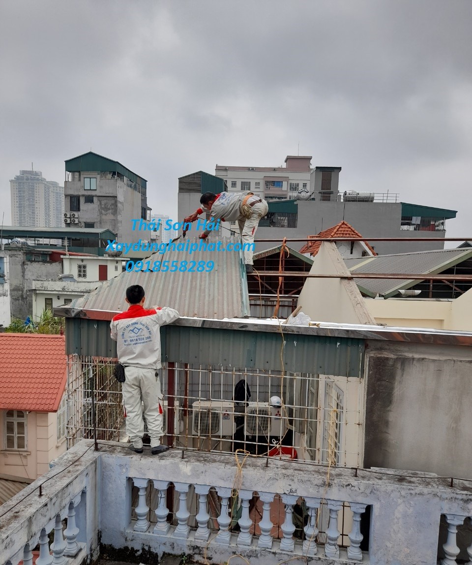 doi-tho-chong-dot-mai-ton-sua-chua-mai-ton-chat-luong-o-hn-2