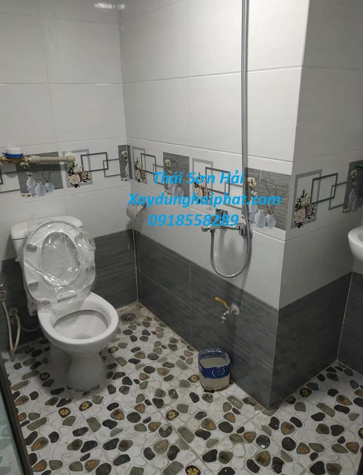 doi-tho-chong-tham-nha-ve-sinh-chong-tham-cho-san-toilet-cu-o-hn-5