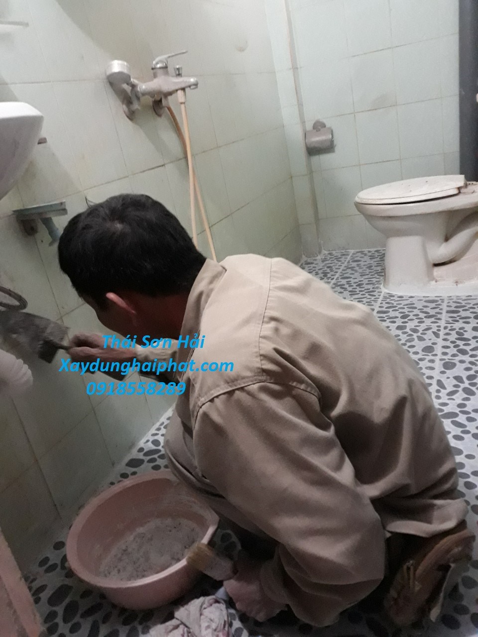 doi-tho-chong-tham-nha-ve-sinh-cu-cai-tao-phong-tam-cu-o-ha-noi-2