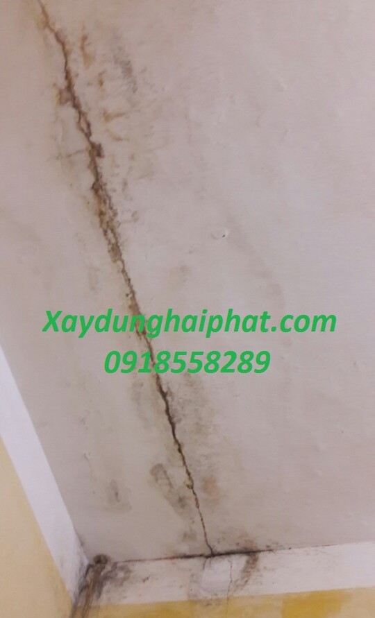 doi-tho-chong-tham-vet-nut-tran-xu-ly-mai-be-tong-bi-nut-triet-de-tai-hn