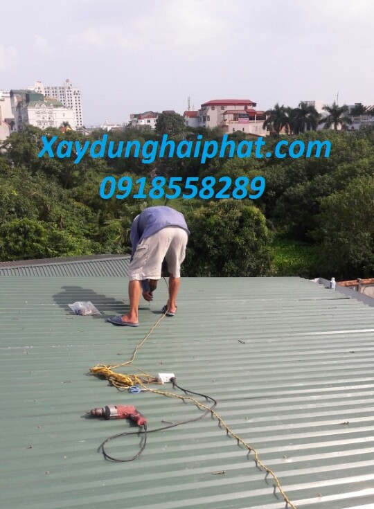 doi-tho-chuyen-thi-cong-tam-nhua-thong-minh-mai-tole-tai-ha-noi-1