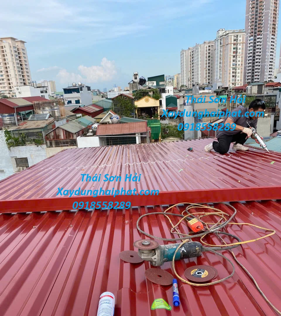 doi-tho-lam-mai-ton-nha-o-thi-cong-mai-ton-nha-dan-Ha-Noi-5