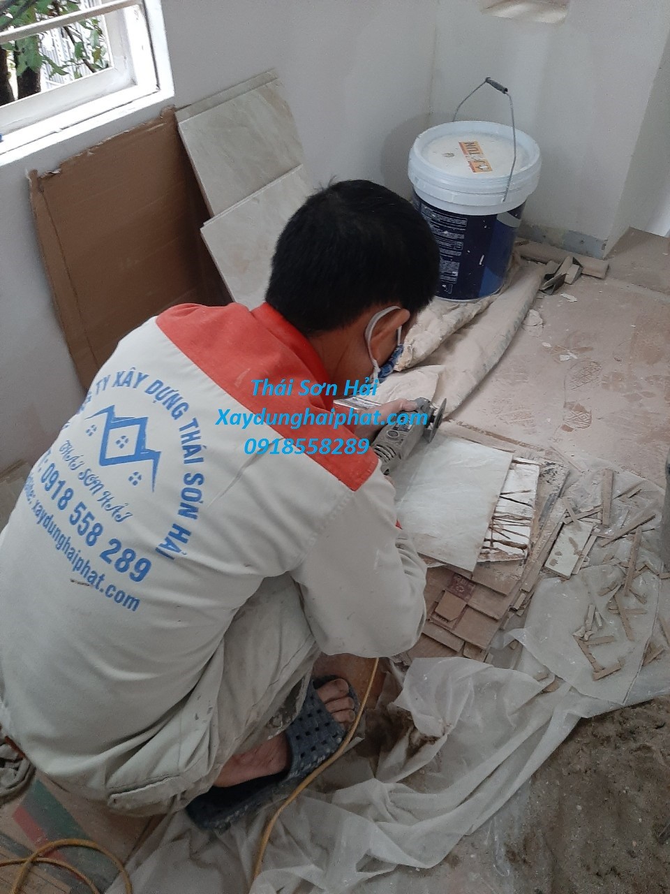 doi-tho-op-lat-doc-trat-lai-tuong-cu-o-hn-2