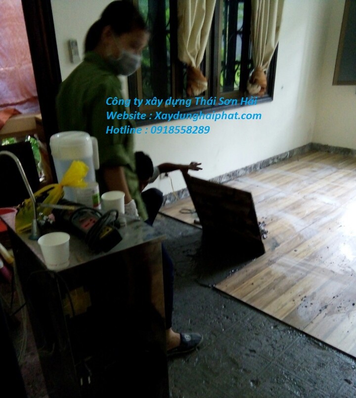 doi-tho-op-lat-tuong-nha-nen-nha-tai-quan-thanh-xuan-1