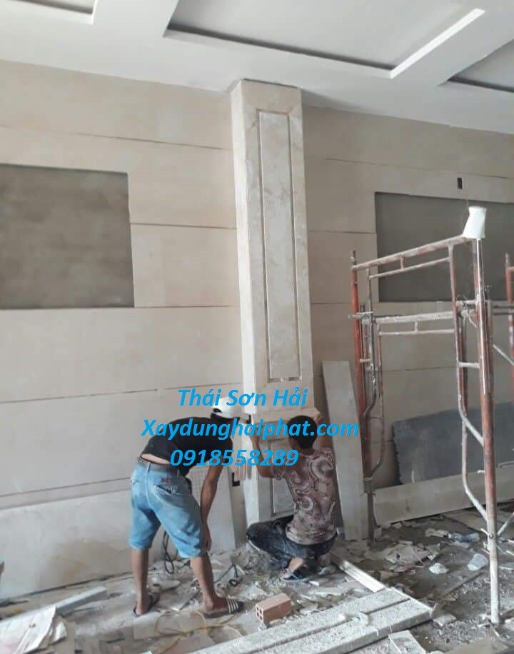 doi-tho-op-lat-uy-tin-op-lat-trang-tri-phong-khach-dep-o-hn-2
